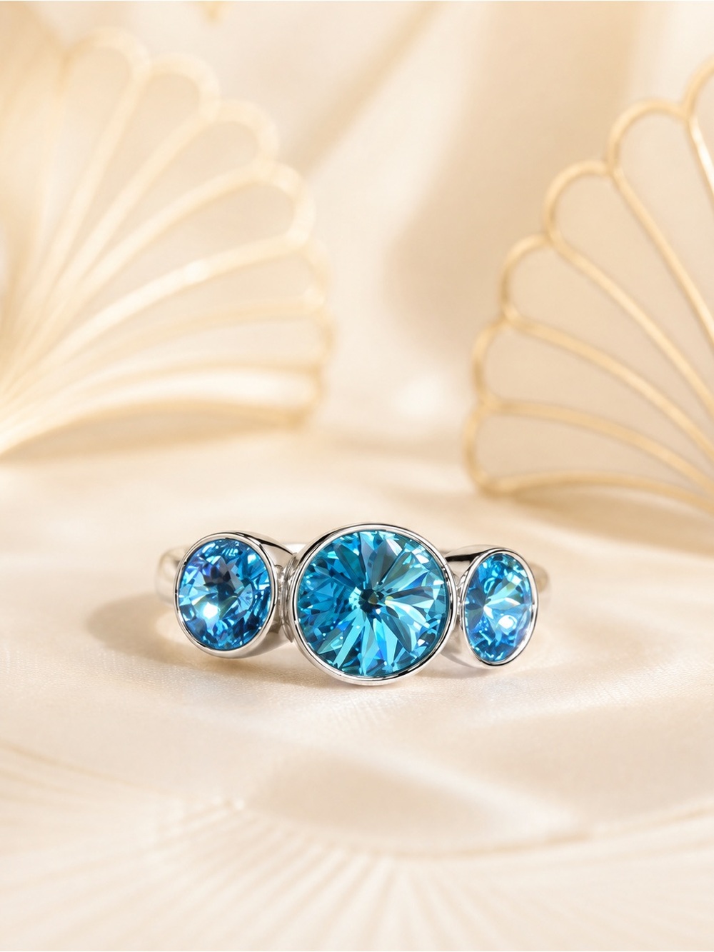 🆕❤️Three-Stone Aquamarine Crystal Rivoli Ring